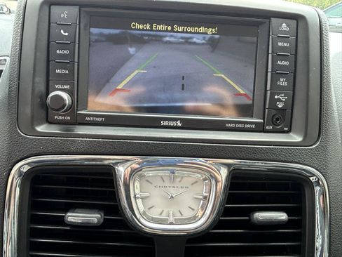 Used 2013 Chrysler Town & Country Touring FWD image 22
