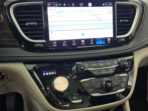Used 2022 Chrysler Pacifica Limited FWD image 29