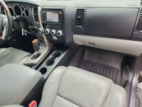 Used 2015 Toyota Sequoia Platinum RWD image 29