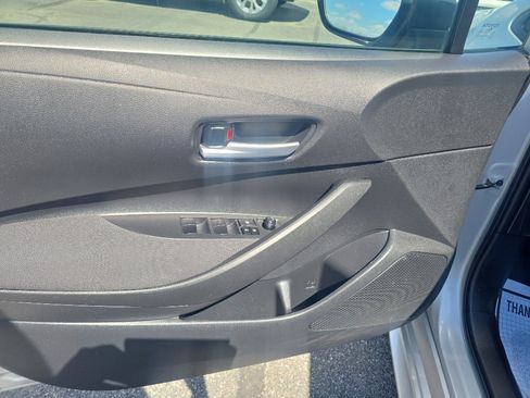 Used 2021 Toyota Corolla LE FWD image 16