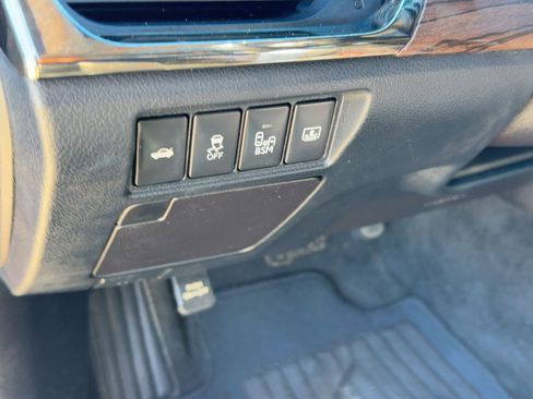 Used 2014 Toyota Avalon Limited w/ Technology Package image 18