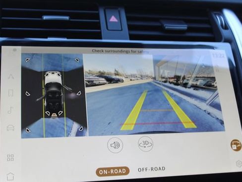 New 2026 Land Rover Discovery Dynamic SE image 15