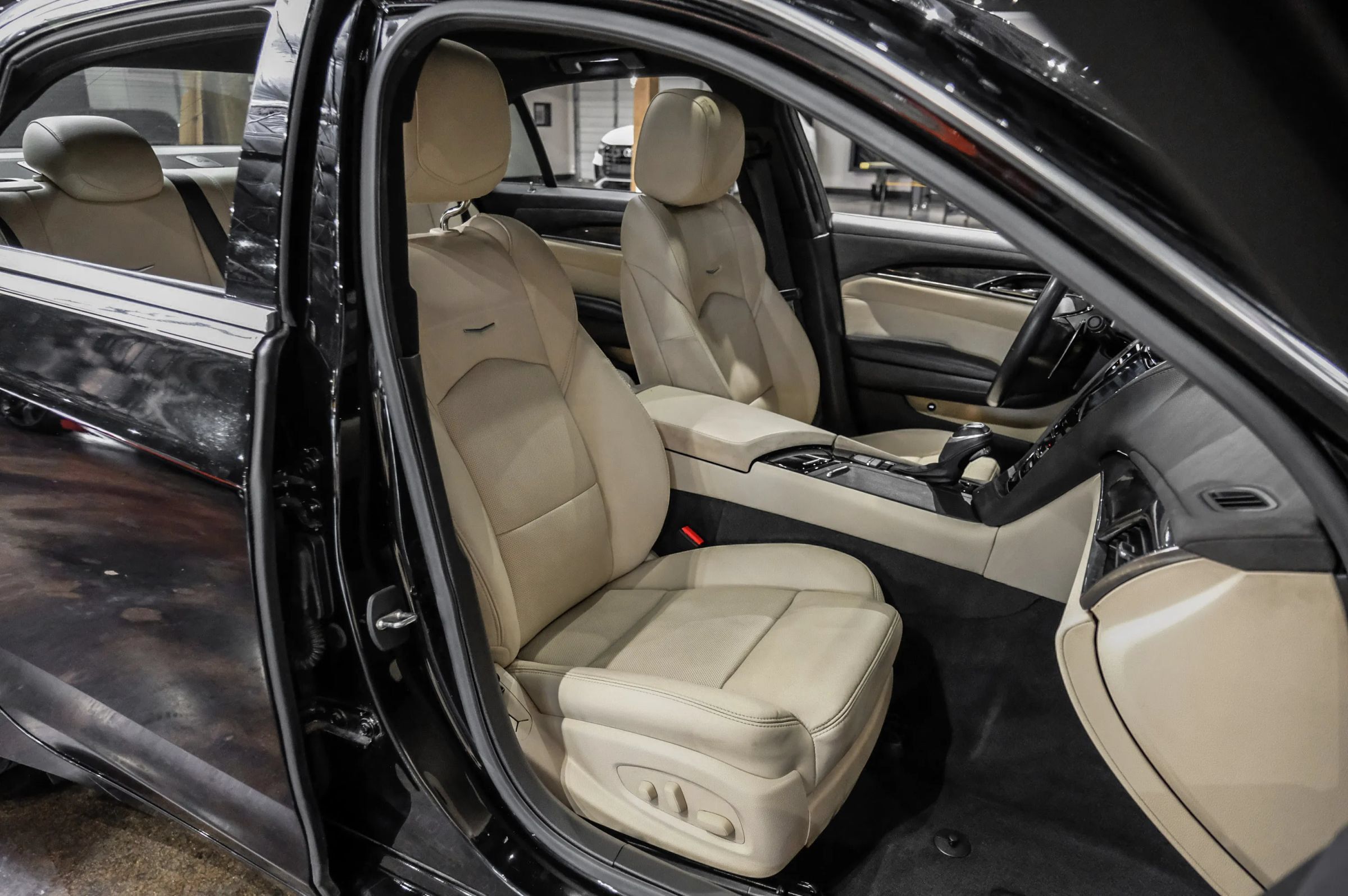 Used 2019 Cadillac CTS Luxury RWD image 37