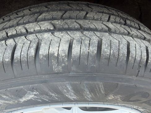 Used 2011 Toyota RAV4 4WD w/ Base L4 Extra Value Pkg image 18