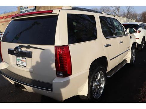 Used 2007 Cadillac Escalade AWD w/ Information Package image 8