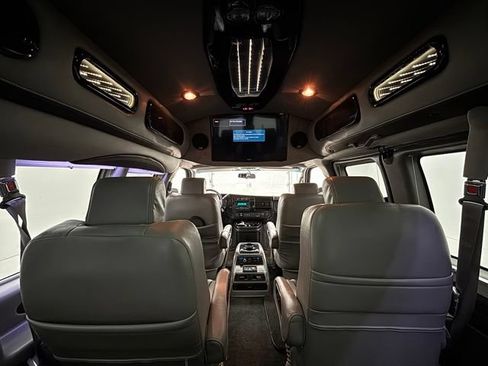 Used 2015 GMC Savana 2500 RWD image 3