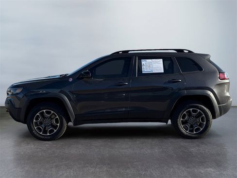 Used 2022 Jeep Cherokee Trailhawk image 2