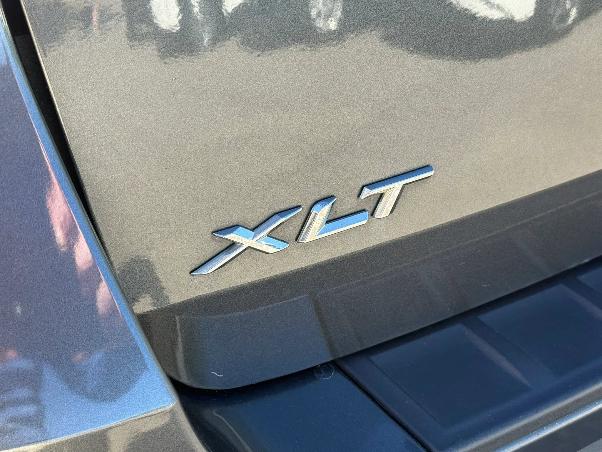 Used 2020 Ford Explorer XLT w/ Equipment Group 202A AWD/4WD image 14
