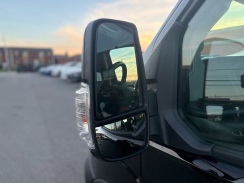Used 2022 Ford Transit 250 Medium Roof image 18