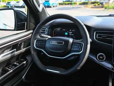 Used 2024 Jeep Wagoneer 4WD image 33