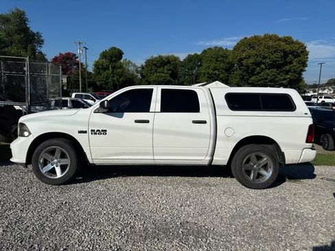 Used 2015 RAM 1500 Express RWD image 3