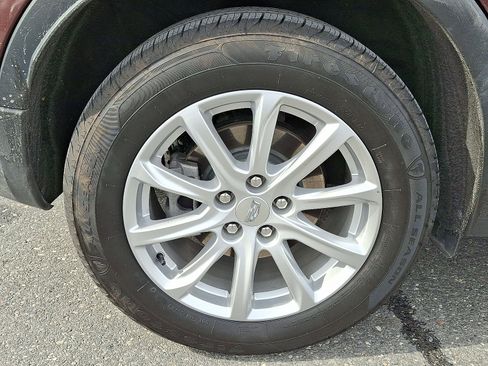 Used 2023 Cadillac XT4 Luxury w/ Cold Weather Package image 9