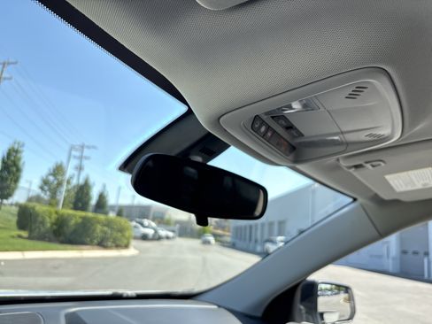 Used 2021 Chevrolet Traverse LS FWD image 28