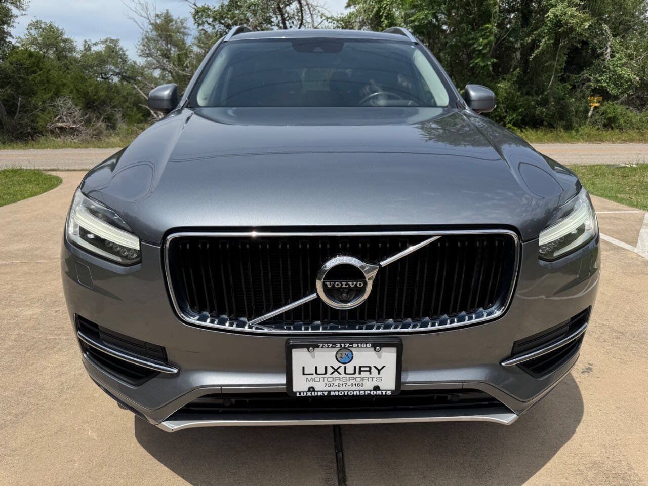 Used 2017 Volvo XC90 T6 Momentum w/ Vision Package AWD/4WD image 4