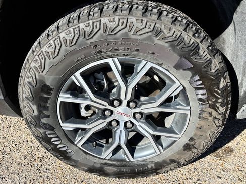 Used 2024 GMC Acadia AT4 w/ Luxury Package image 12