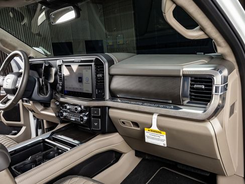 Used 2026 Ford F450 Platinum w/ Platinum Plus Package image 18