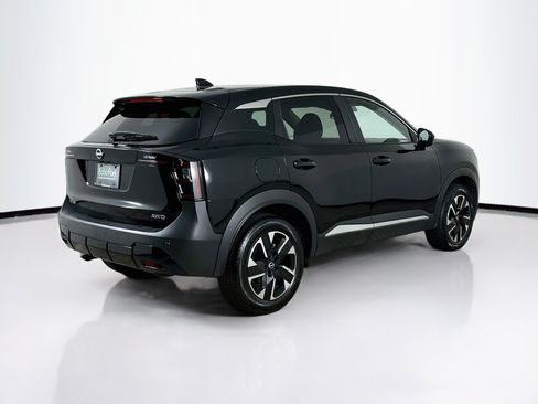 Used 2025 Nissan Kicks SV AWD/4WD image 9