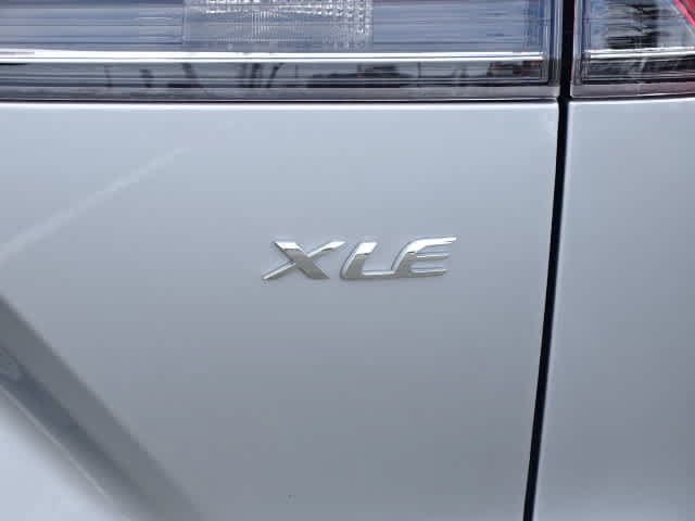 Certified 2023 Toyota Corolla Cross XLE w/ Convenience Package FWD image 11