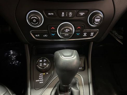 Used 2020 Jeep Cherokee Trailhawk w/ Cold Weather Group AWD/4WD image 20