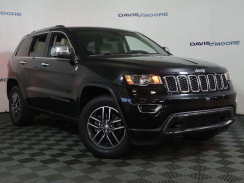 Used 2017 Jeep Grand Cherokee Limited image 2