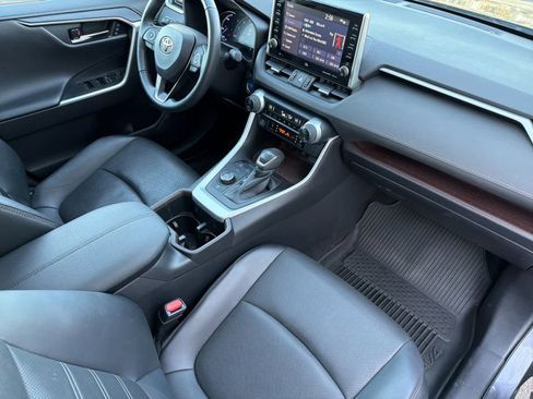 Used 2022 Toyota RAV4 Limited image 16