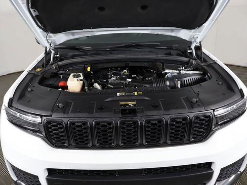 Used 2024 Jeep Grand Cherokee L Laredo AWD/4WD image 19
