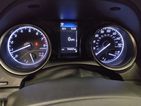 Used 2021 Toyota Camry SE FWD image 23