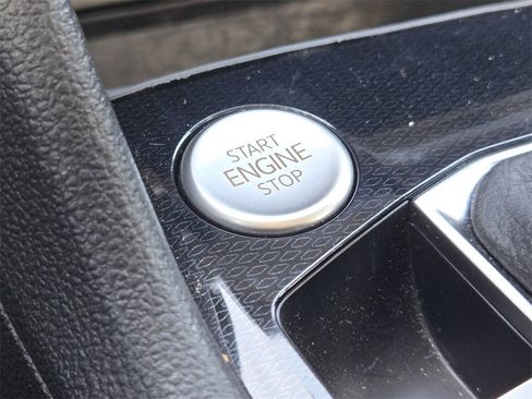 Used 2025 Volkswagen Taos SE image 22