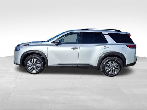 Used 2025 Nissan Pathfinder SV FWD image 5
