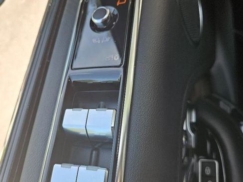 Used 2018 Land Rover Range Rover Supercharged image 32