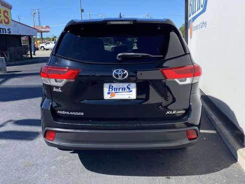 Used 2017 Toyota Highlander XLE image 4