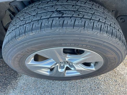 Used 2025 Toyota RAV4 LE AWD/4WD image 17