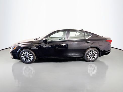 Used 2023 Nissan Altima 2.5 SV FWD image 6
