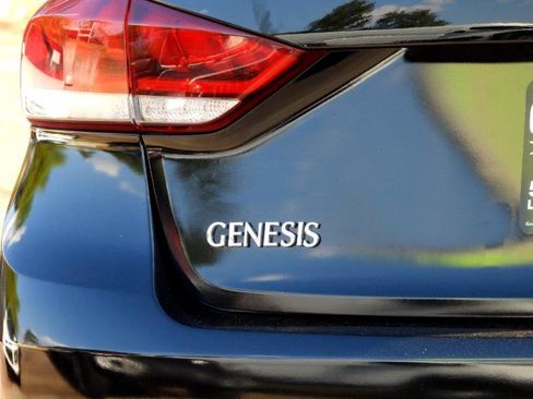 Used 2015 Hyundai Genesis 3.8 image 6