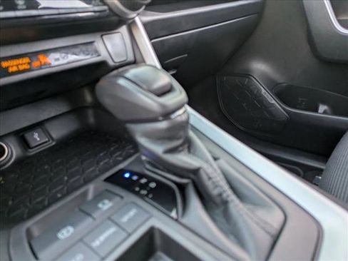 Used 2021 Toyota RAV4 LE image 12