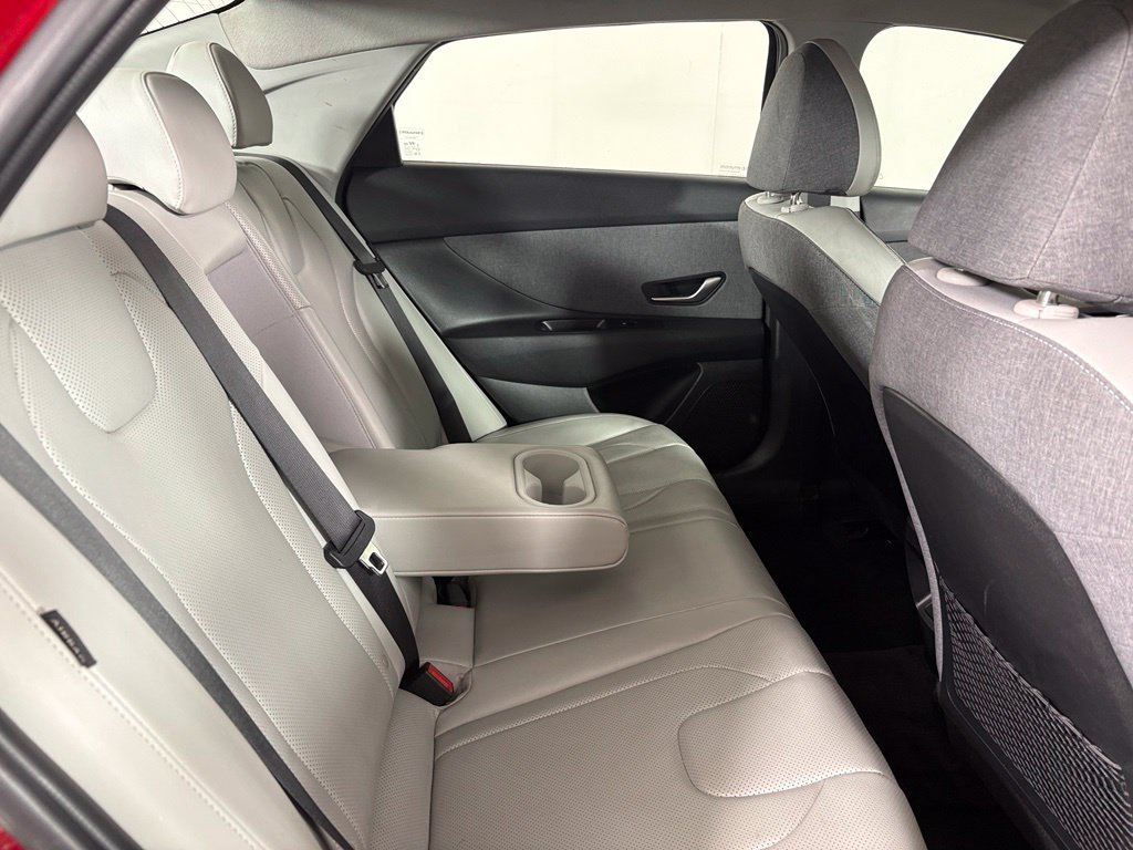 Used 2024 Hyundai Elantra Limited FWD image 17