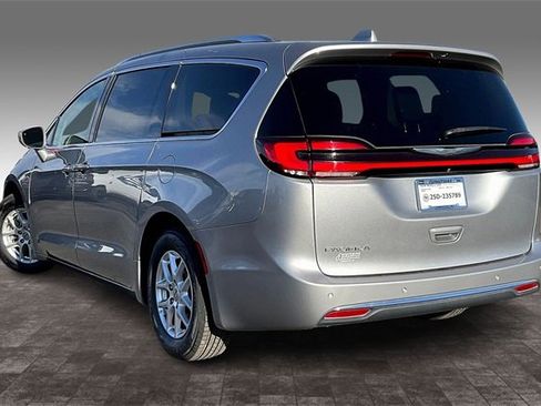 Used 2021 Chrysler Pacifica Touring-L image 12