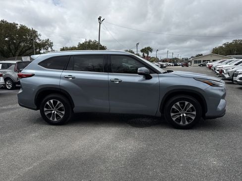 Used 2022 Toyota Highlander XLE image 6