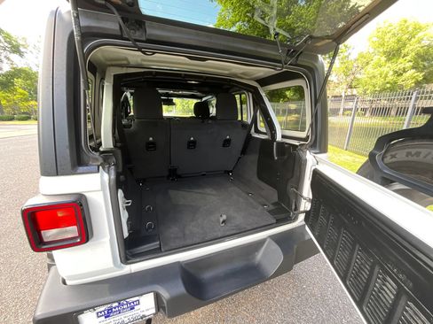 Used 2021 Jeep Wrangler Unlimited Sport AWD/4WD image 14