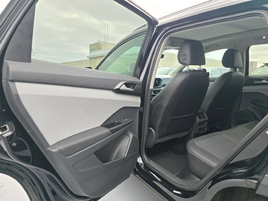 Used 2023 Volkswagen Taos SE AWD/4WD image 15