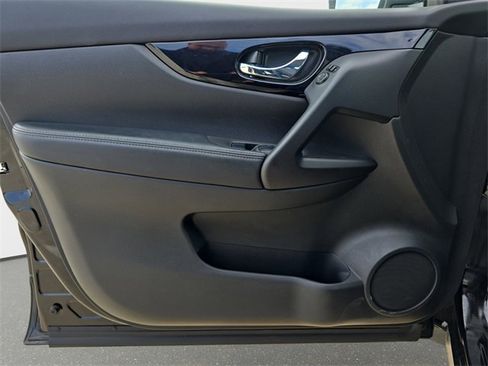 Used 2019 Nissan Rogue Sport SV image 29