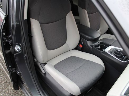 Used 2020 Toyota RAV4 XLE image 24