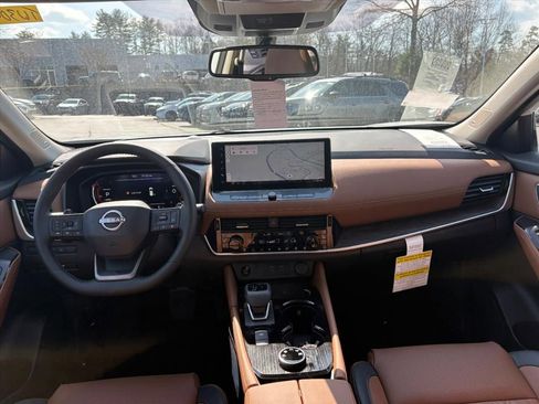 New 2026 Nissan Rogue Platinum image 8