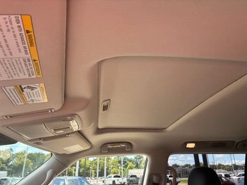 Used 2021 Nissan Armada SL w/ Captain's Chairs Package RWD image 18