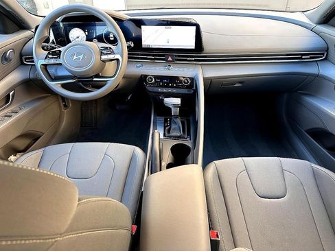Used 2024 Hyundai Elantra SEL FWD image 22