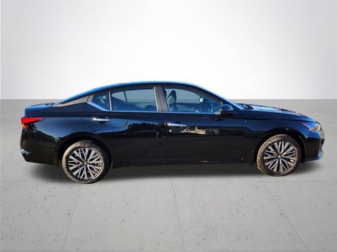 New 2025 Nissan Altima 2.5 SV image 6
