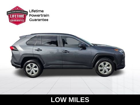 Used 2021 Toyota RAV4 LE AWD/4WD image 7