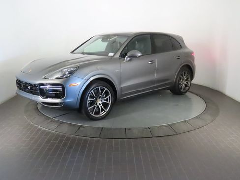 Certified 2023 Porsche Cayenne Turbo S AWD/4WD image 1