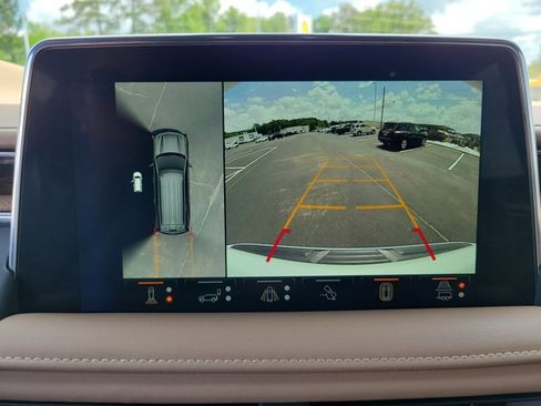 Used 2023 Chevrolet Tahoe Premier w/ Advanced Technology Package RWD image 21