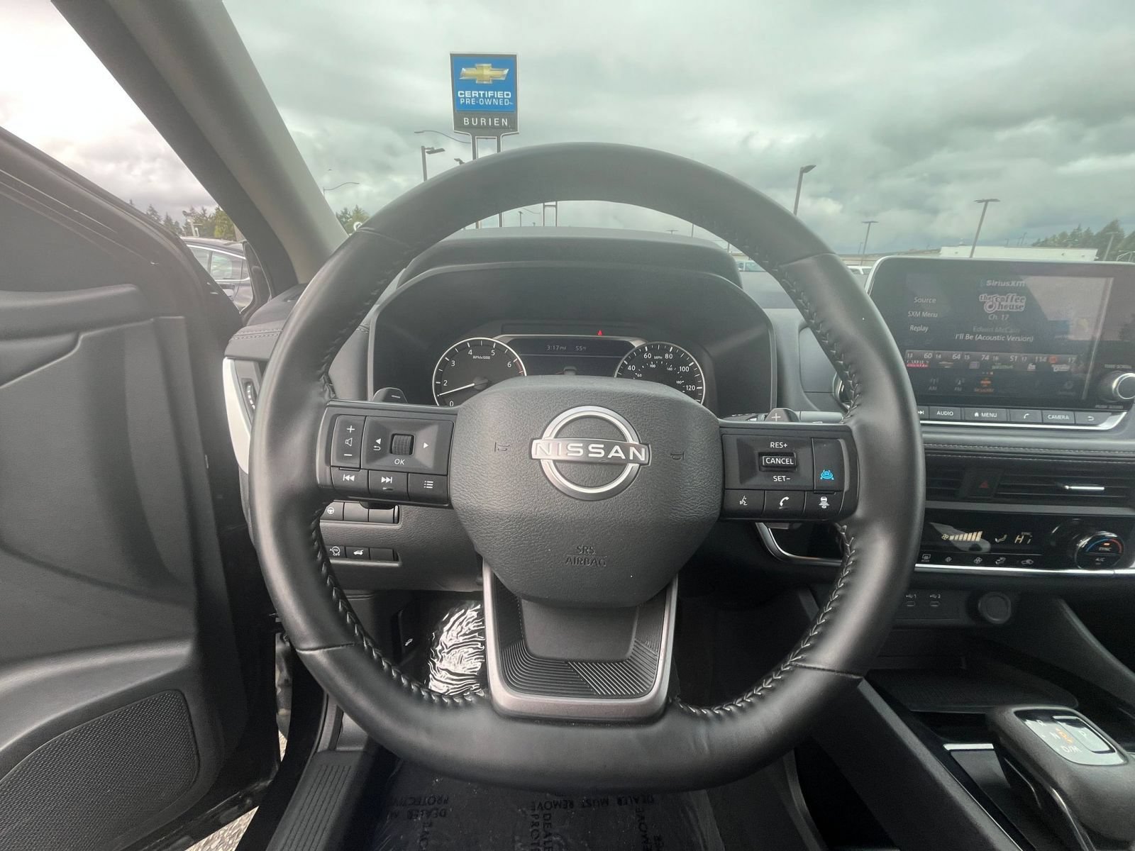 Used 2025 Nissan Rogue SV FWD image 29